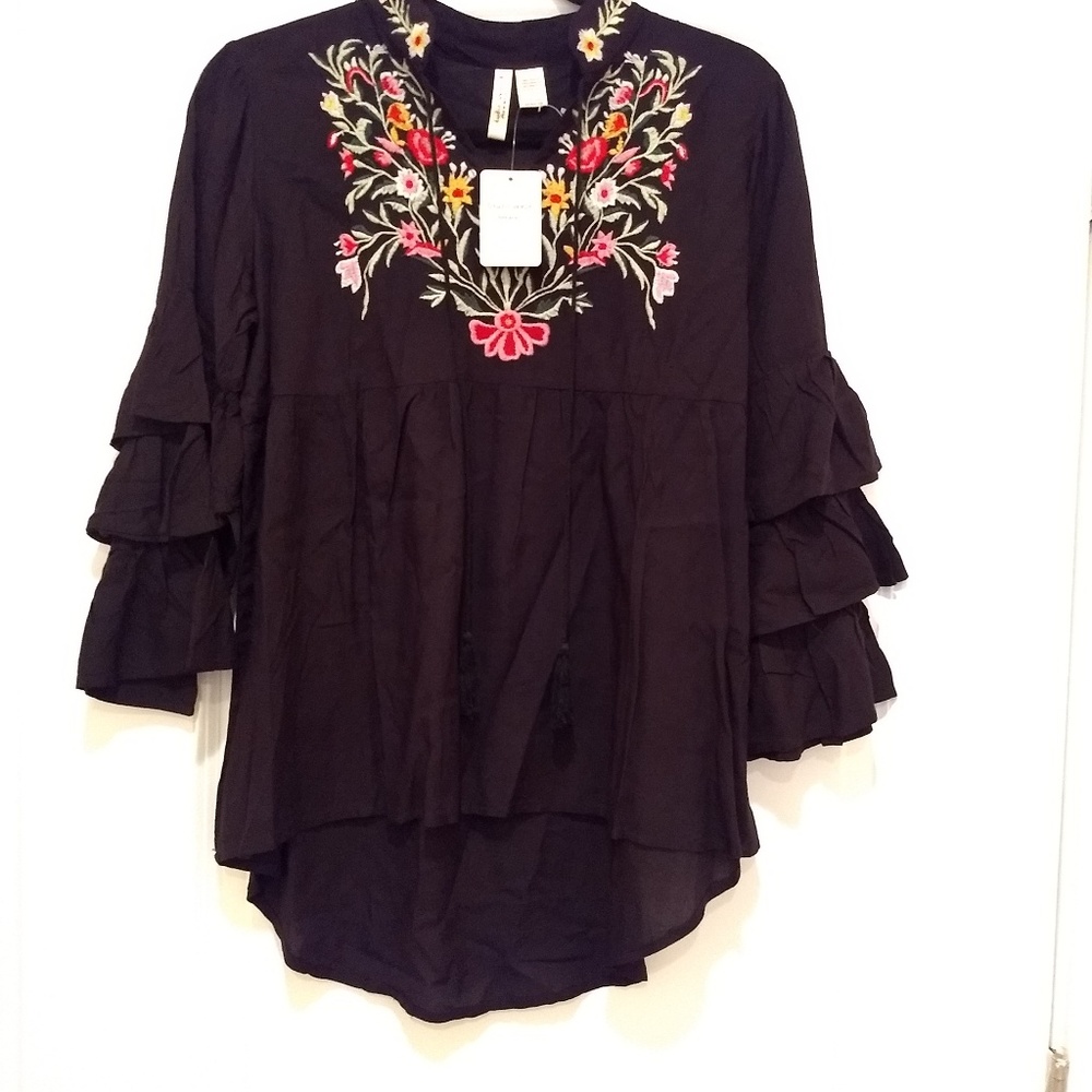 Studio West Women's embroidered blouse with ruffle